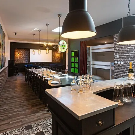 La Maison Devant La Prairie De 4 A 40 Personnes