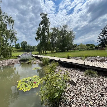 La Maison Devant La Prairie De 4 A 40 Personnes