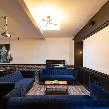 La Maison Devant La Prairie De 4 A 40 Personnes *