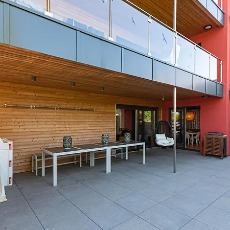 La Maison Devant La Prairie De 4 A 40 Personnes