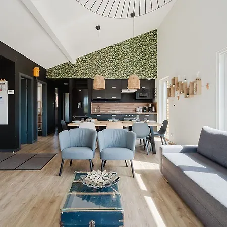 La Maison Devant La Prairie De 4 A 40 Personnes *