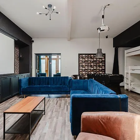 La Maison Devant La Prairie De 4 A 40 Personnes